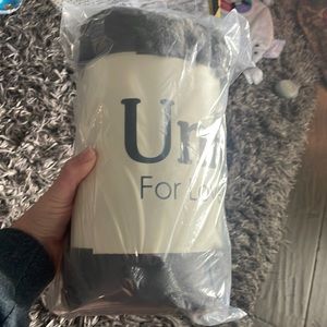UnHide small charcoal blanket